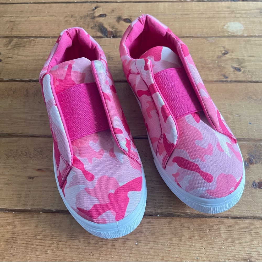Olivia Miller Live In Pink Camo Girls Slip-on Sneakers Size 2